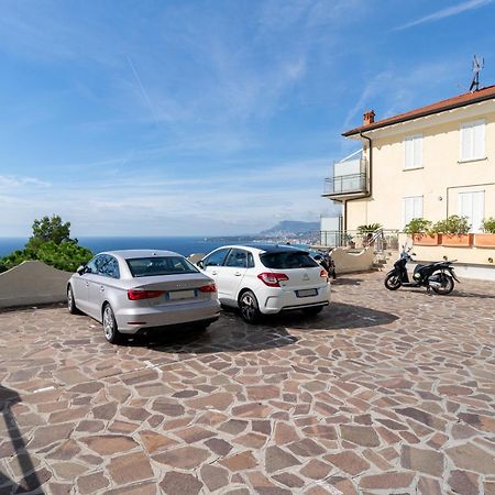 Casa Grimaldi - Terrace & Sea View Appartement Ventimiglia Buitenkant foto