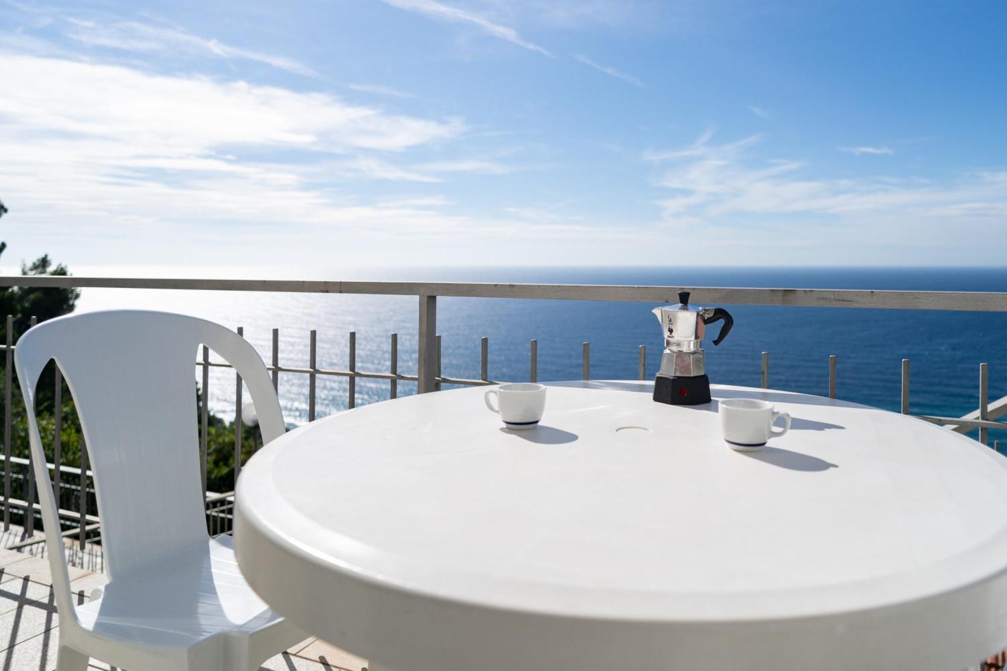 Casa Grimaldi - Terrace & Sea View Appartement Ventimiglia Buitenkant foto