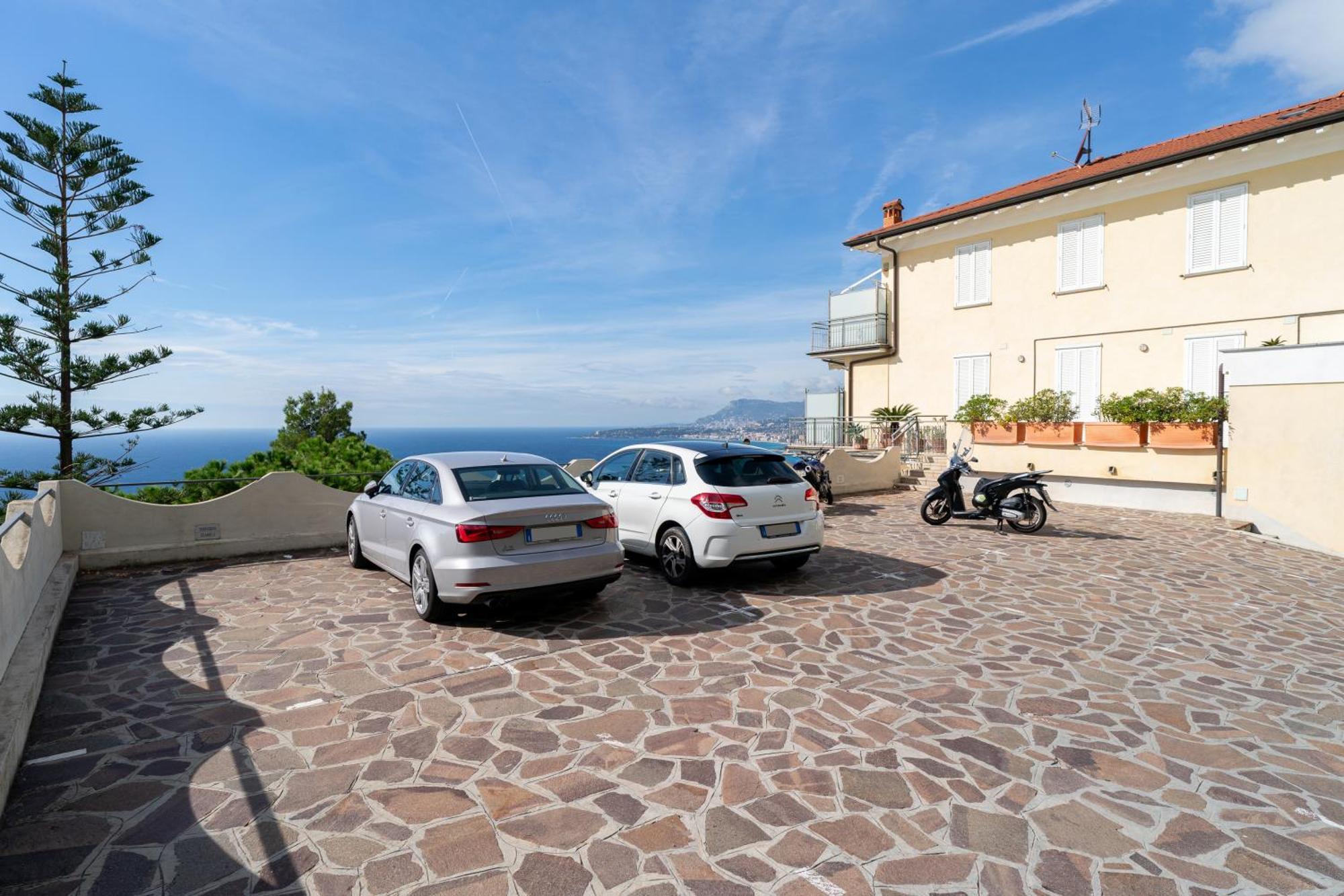 Casa Grimaldi - Terrace & Sea View Appartement Ventimiglia Buitenkant foto