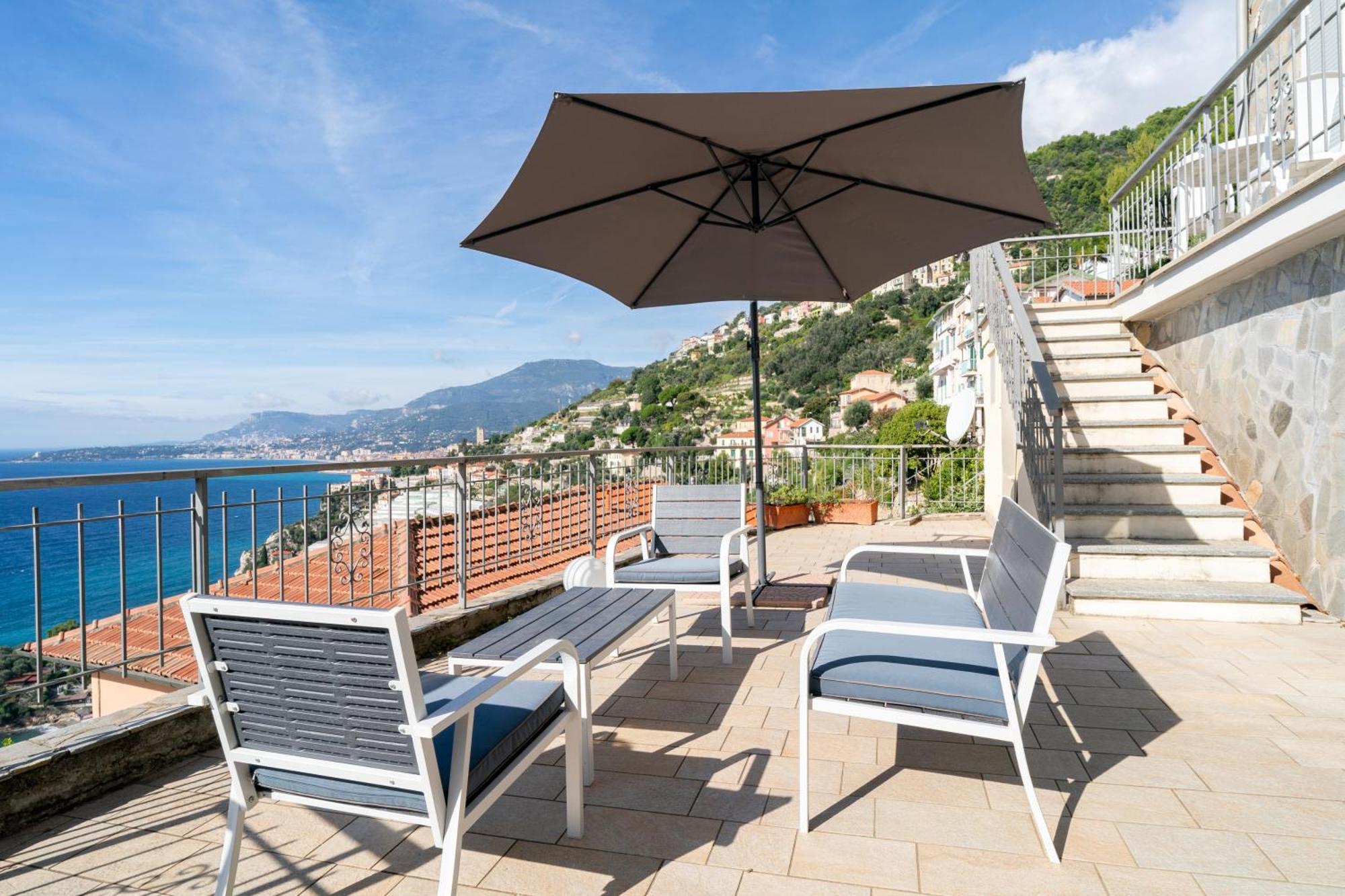 Casa Grimaldi - Terrace & Sea View Appartement Ventimiglia Buitenkant foto