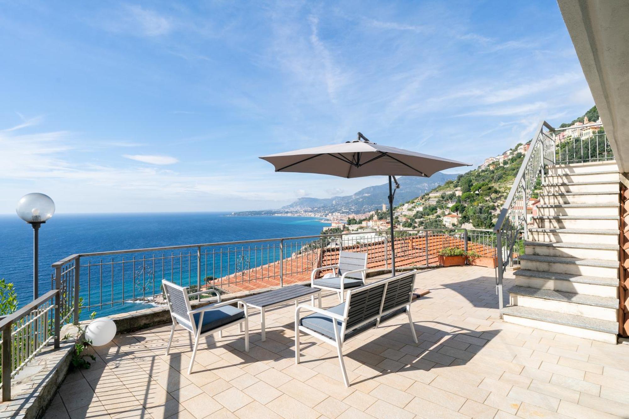 Casa Grimaldi - Terrace & Sea View Appartement Ventimiglia Buitenkant foto