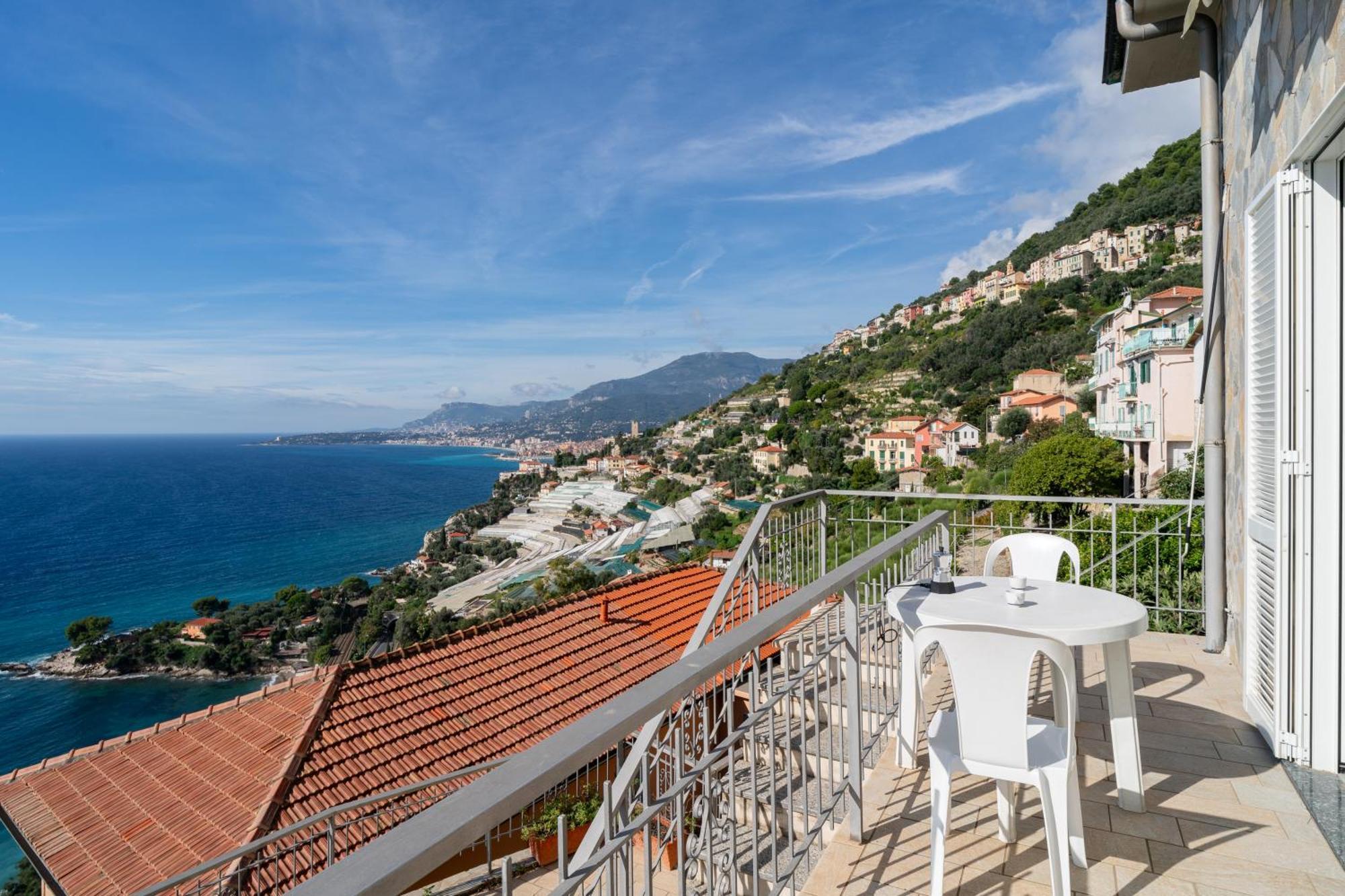 Casa Grimaldi - Terrace & Sea View Appartement Ventimiglia Buitenkant foto