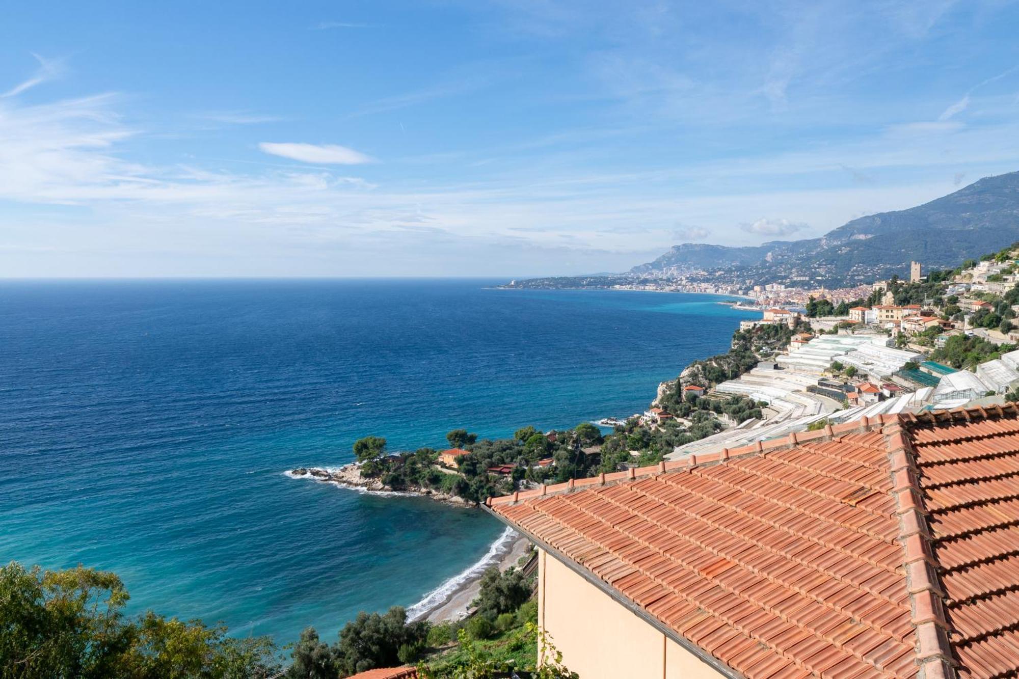 Casa Grimaldi - Terrace & Sea View Appartement Ventimiglia Buitenkant foto