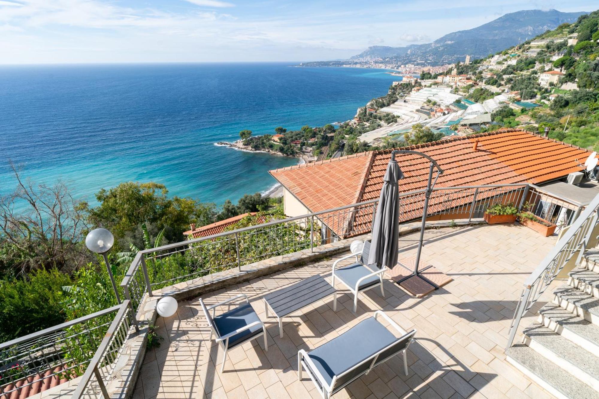 Casa Grimaldi - Terrace & Sea View Appartement Ventimiglia Buitenkant foto